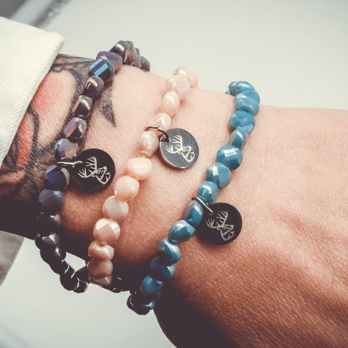 Kristallperlen Armband Rosé-Pearl mit Hirschkopf – Bild 5